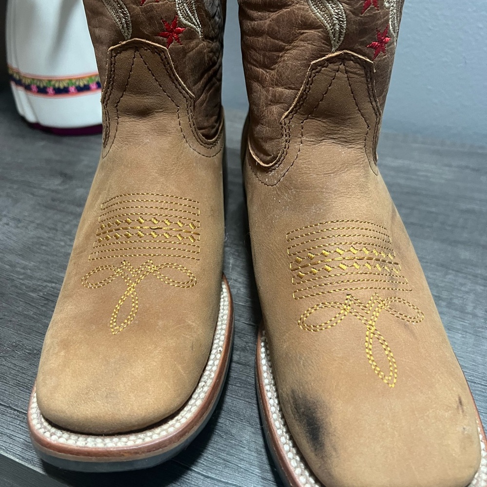 Stylish Brown Western Cowboy Boots - Embroidered Floral Design - Picture 8 of 12